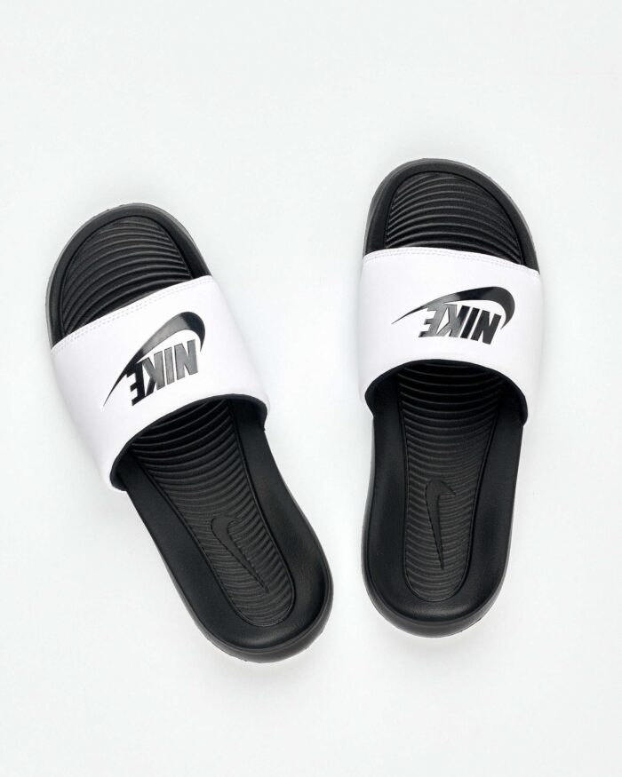 Тапочки чоловічі Nike Victori One Shower Slide CN9675-005 чорно-білі