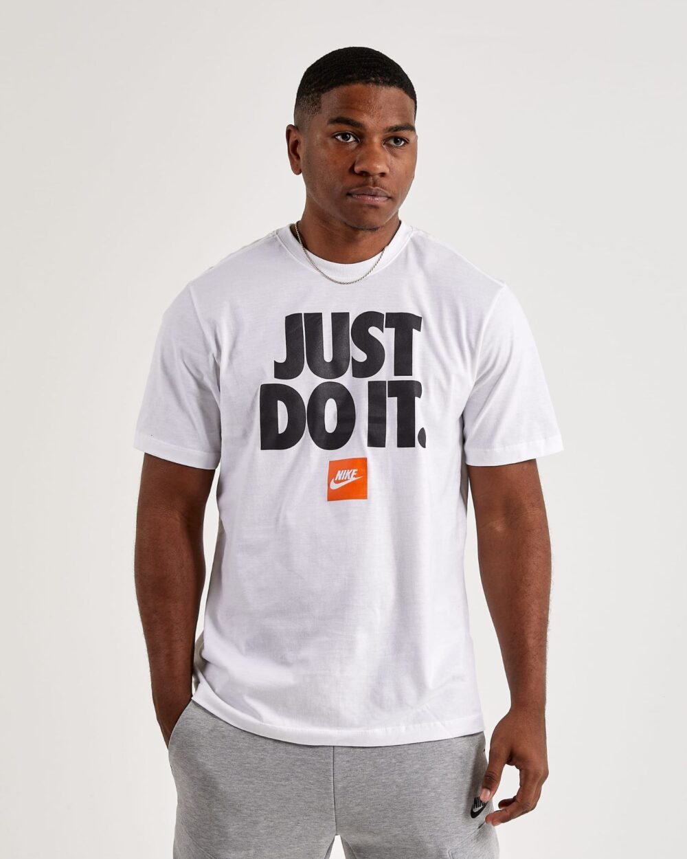 Футболка чоловіча Nike Just Do It Tee DZ2989-100 біла